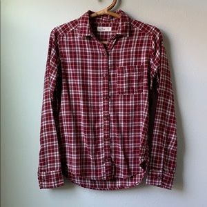 🎈 DONATED 🎈 red plaid comfy button up
